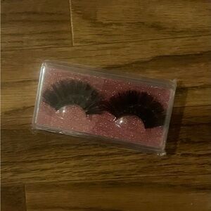 Lashes for women (eyelashes)